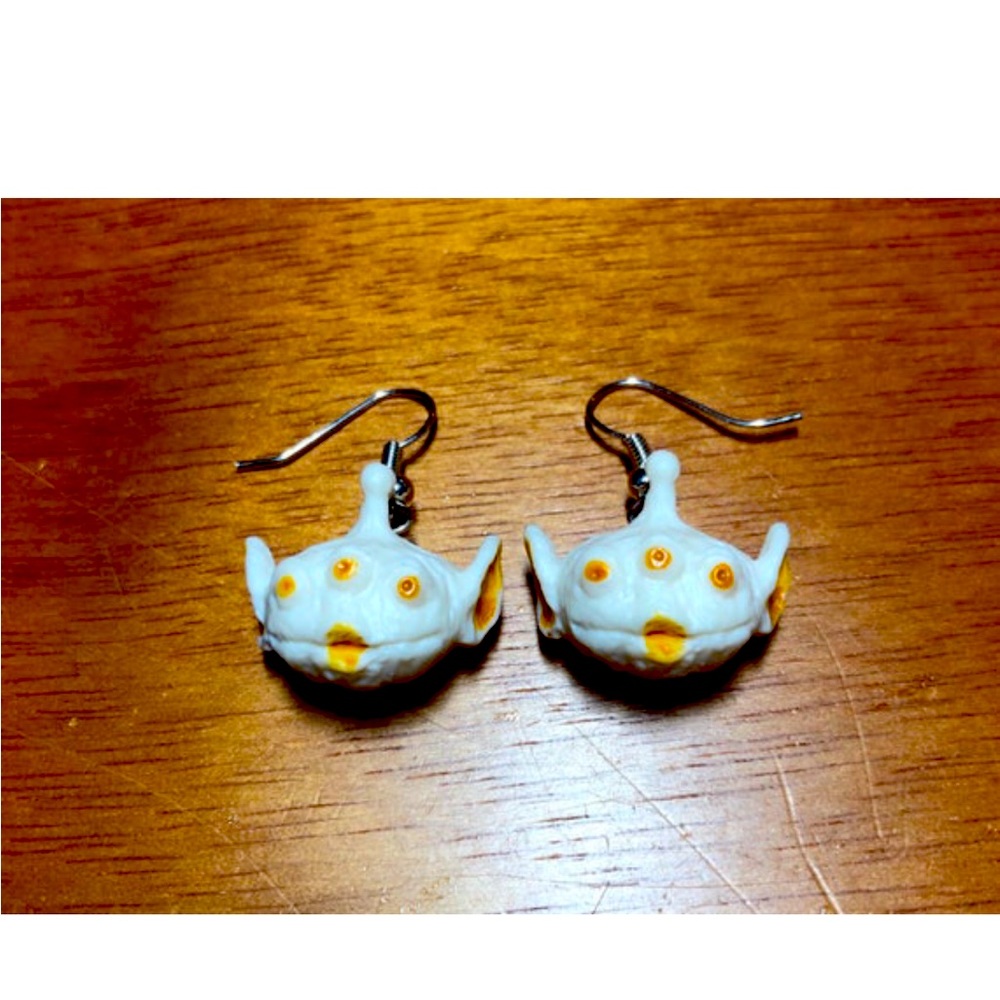 Alien shaped popcorn earrings